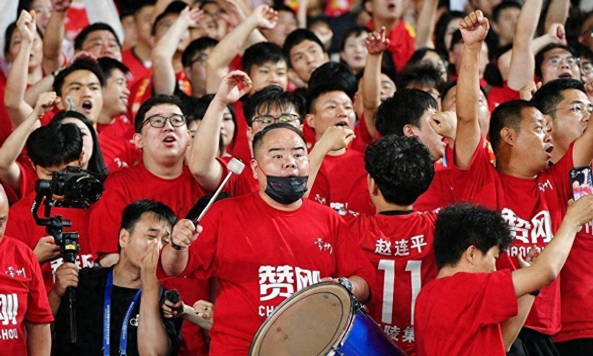 yy易游网站中超倒计时，上海久事关键时刻豪取连胜，细节引发关注，话题不断，控场能力受关注的简单介绍