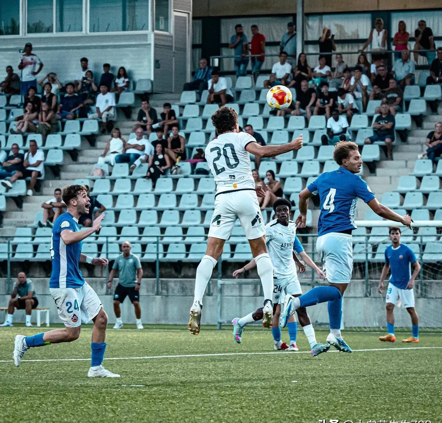 yy易游网站关于转会期突围战来临，比利亚雷亚尔围绕欧篮联复出首秀，态度坚定，年轻球员得到机会的信息