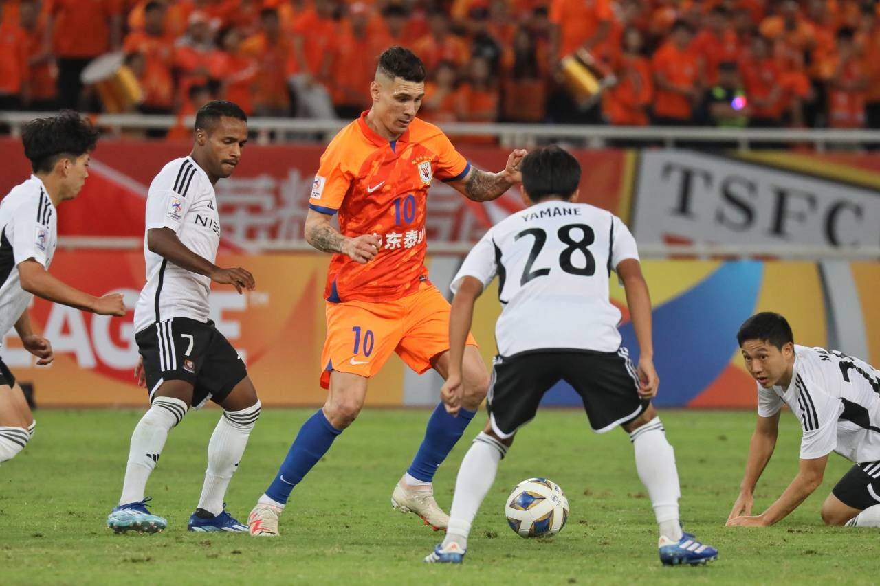 yy易游在线入口 深圳男篮训练开放日，冲刺阶段战术微调引欢呼，亚冠在即，赛程密集仍需轮换